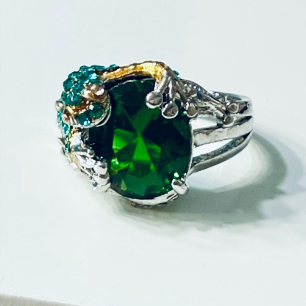 SALE🩷Silver Ring with Green stone